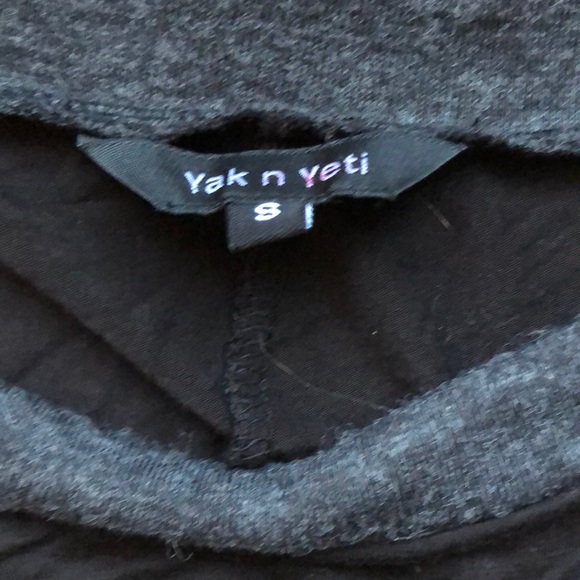 Yak n Yeti small black long sleeve top - Picture 3 of 4